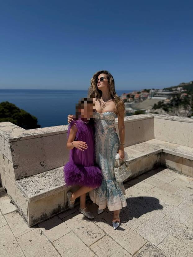 FOTO Lijepa supruga 'vatrenog' bez šminke uskočila u bikini