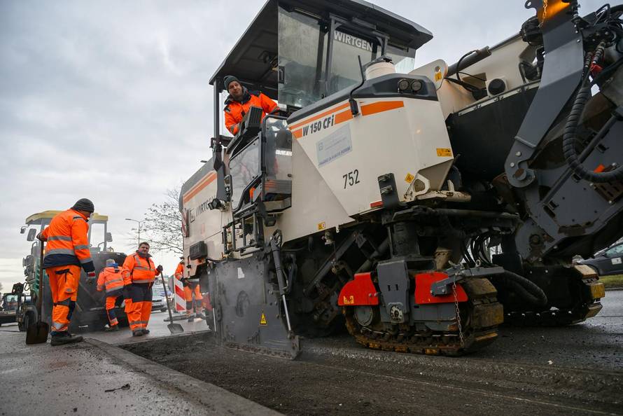 Zagreb: Započela hitna sanacija kolnika na Aveniji Većeslava Holjevca