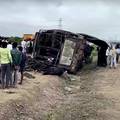 Najmanje 25 ljudi poginulo u autobusnoj nesreći u Indiji, među poginulima i troje djece