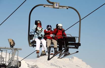 Mladi skijaši lakše ozlijeđeni u prometnoj nesreću u Austriji