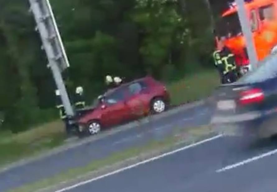 Vozač (43) teško ozlijeđen: U Puli se zabio u prometni znak