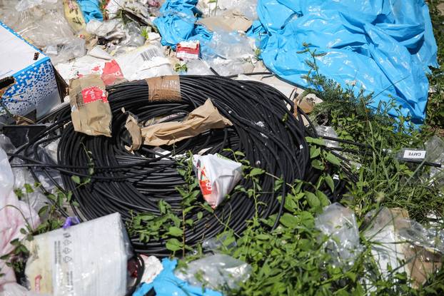 Zagreb: Mjesec dana nakon Thompsonovog koncerta Hipodrom je i dalje zatrpan smećem