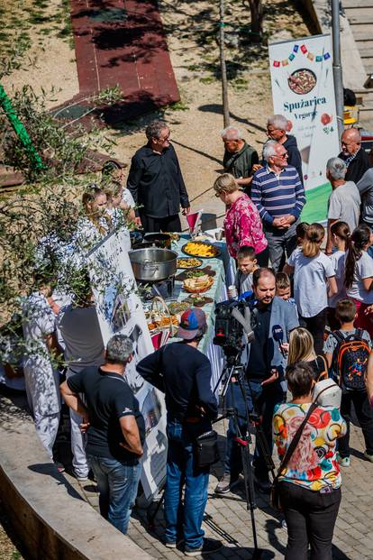 Prezentacija jela od puževa u organizaciji turisticke zajednice Grada Vrgorca i srednje škole Vrgorac 