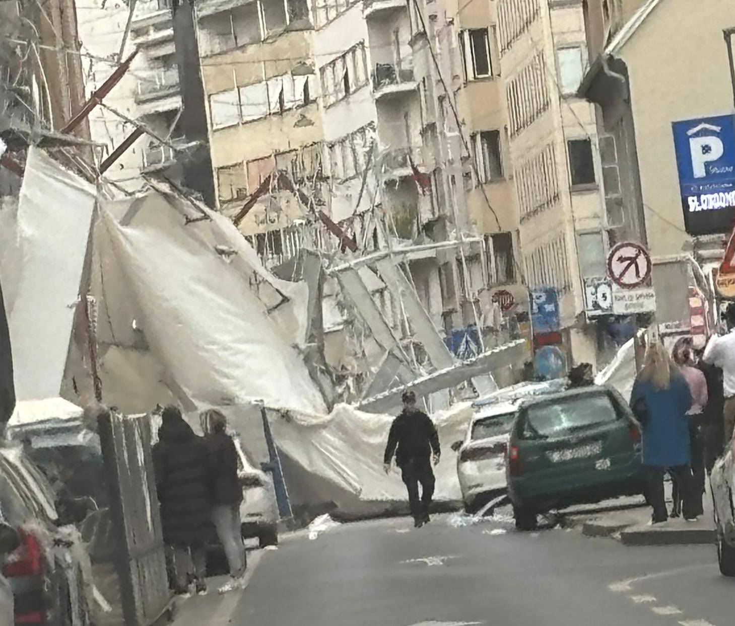 Policija objavila detalje pada skele u Petrinjskoj: Oštećen je dio javne rasvjete i jedan auto