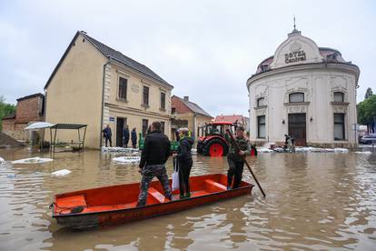 FOTO Pogledajte kako izgleda Hrvatska Kostajnica: Una poplavila više dijelova grada