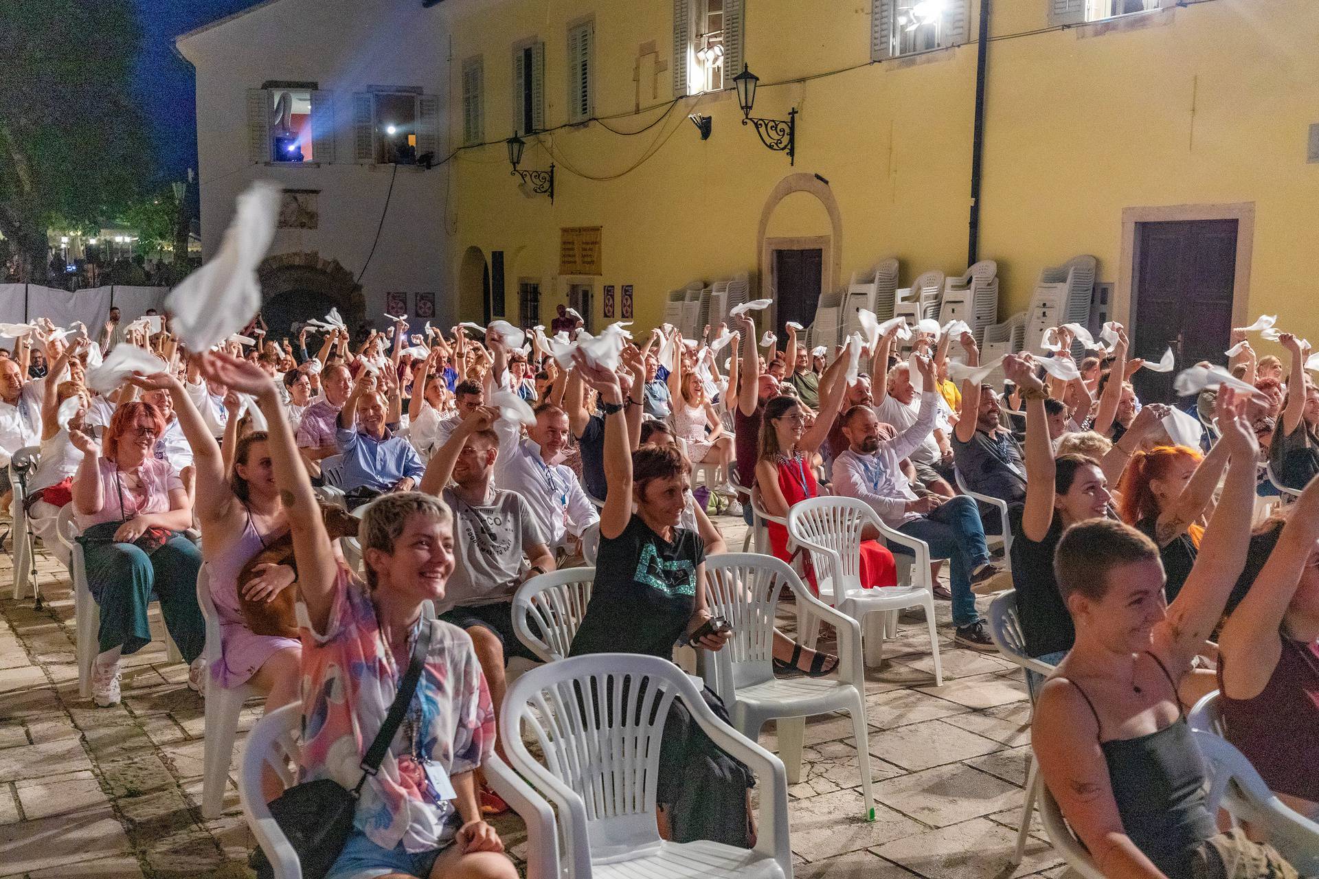 Počeo je Motovun film festival: Prvi dan obilježili su tartufi, a publiku je zabavljao Petreković