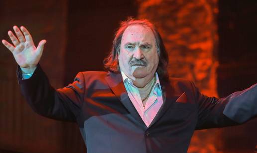 24sata doznaje: Nije istina da Mi&scaron;o Kova&ccaron; jedva pre&zcaron;ivljava. Dobro je i sprema koncert