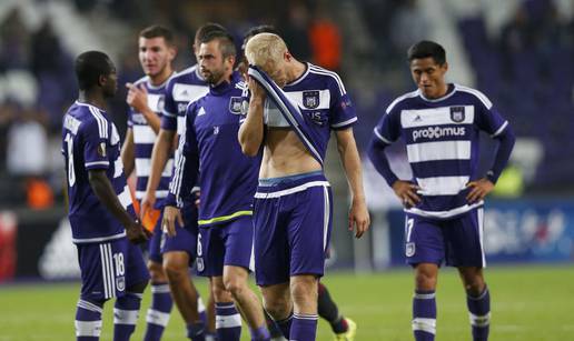 Anderlecht imao 1-0, promašio tri penala i zabio autogol u 93.!