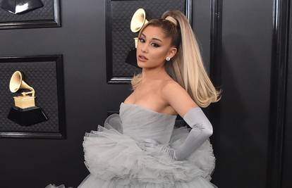 Ariana Grande se zaručila pa pokazala prsten od milijun kuna