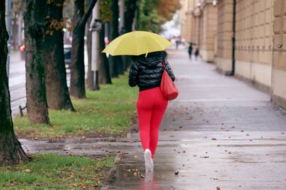 FOTO Neće njoj jesen i kiša dan pokvariti. Outfit Zagrepčanke je hit! Pogledajte što je odjenula