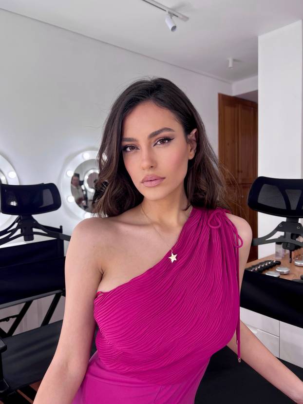 FOTO Obje su joj ispale. Tuga za najljepšu voditeljicu Lige prvaka