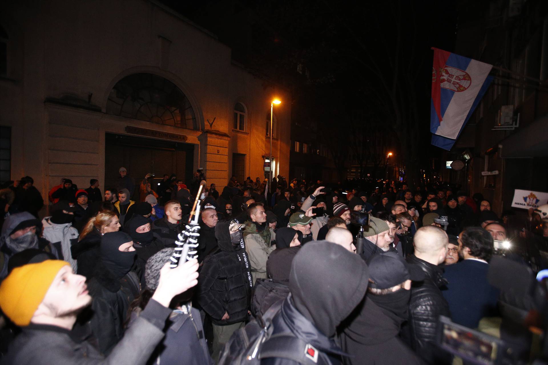 Beograd: Policija spriječila prosvjednika da upadnu u Predsjedništvo Srbije