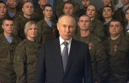 Putin se okružio vojskom:  Došli smo do točke 'predaja ili borba'. Zapad je lagao, istina je uz nas