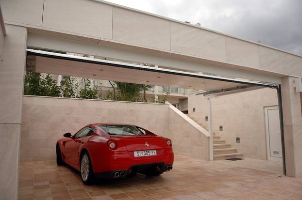 Split: Željko Kerum parkirao je svoj Ferrari ispred ku?e na Marjanu