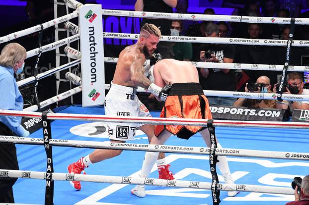 Daniele Scardina "King Toretto" wins the Wbo supermedium title. Beaten the German Doberstein for abandonment after 4 rounds.