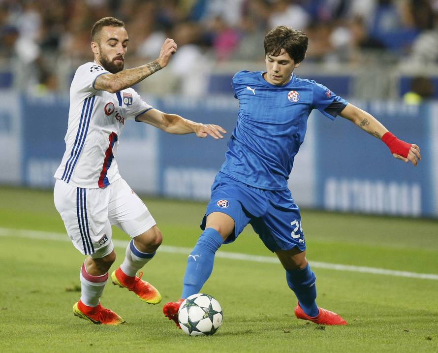 Olympique Lyon's Sergi Darder in action with Dinamo Zagreb's Ante Benkovic