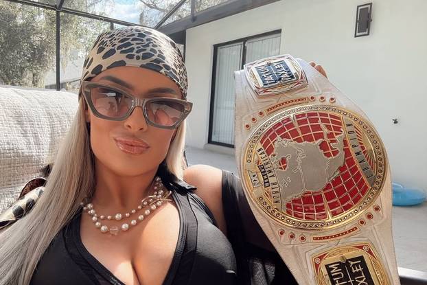 FOTO Zbog savršenog tijela ove golišave hrvačice nitko ne vidi pojas prvaka: Upoznajte Blake