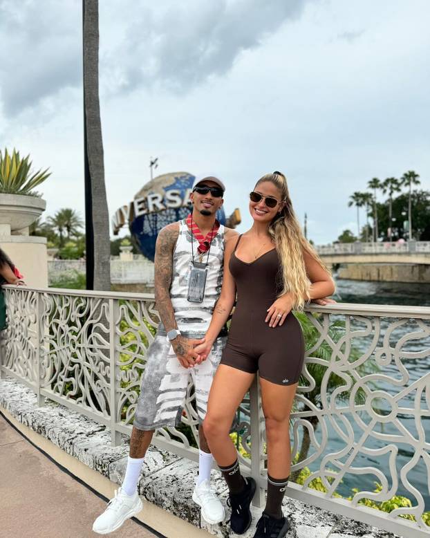 FOTO Igrač Barcelone osam je godina bio 'samo prijatelj' pa ipak osvojio atraktivnu plavušu