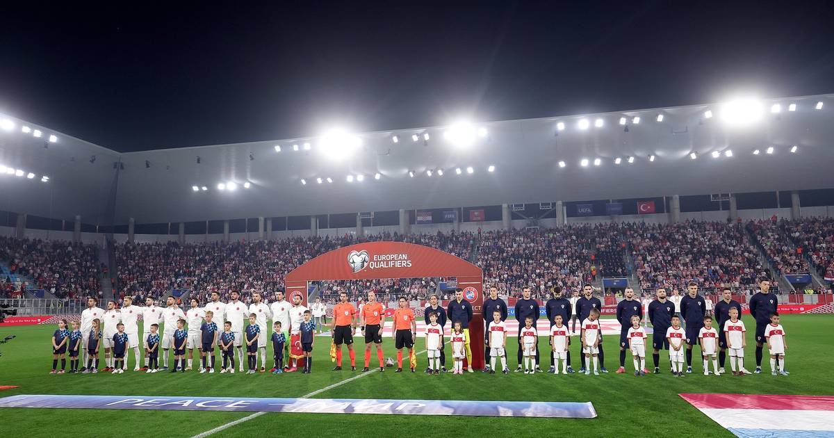 Pjevali ‘Ustaški se barjak vije’ na utakmici Hrvatska – Turska