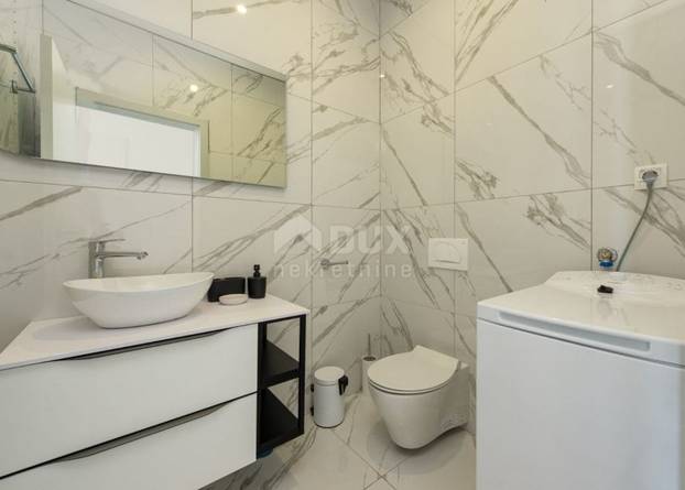 Pogodite koliko košta: Dvojna vila u blizini Novalje ima bazene, roštilj i teniski teren...