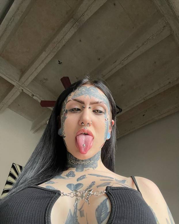 FOTO Cijela je tetovirana, ima i zmijski jezik: 'Vrijeđaju me da sam demon! Osjećam se lijepo'