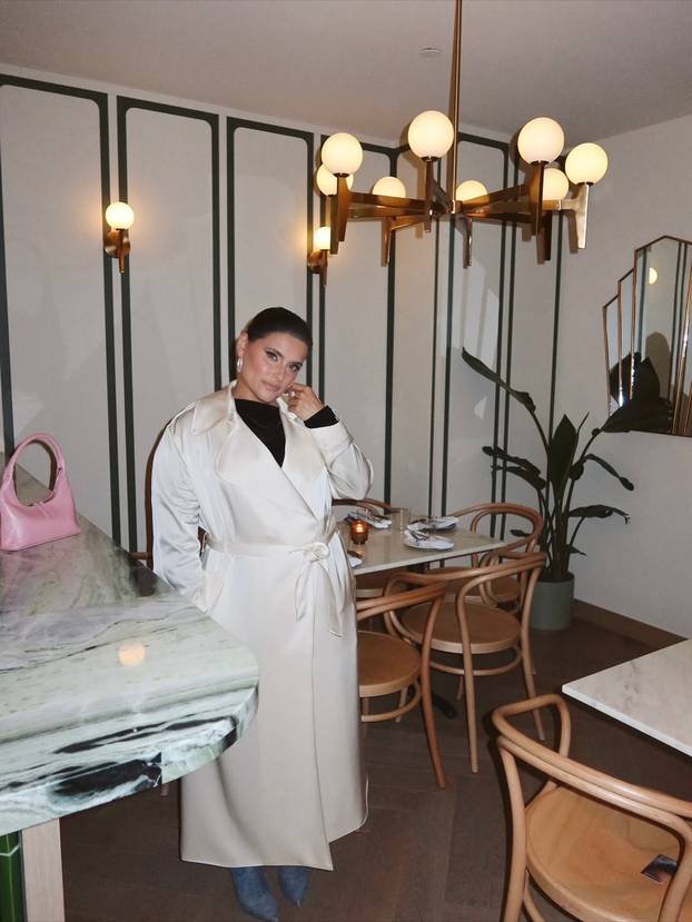 FOTO Bujnim oblinama prošle godine iznenadila obožavatelje, svi ju pamte kao vitku slatkicu