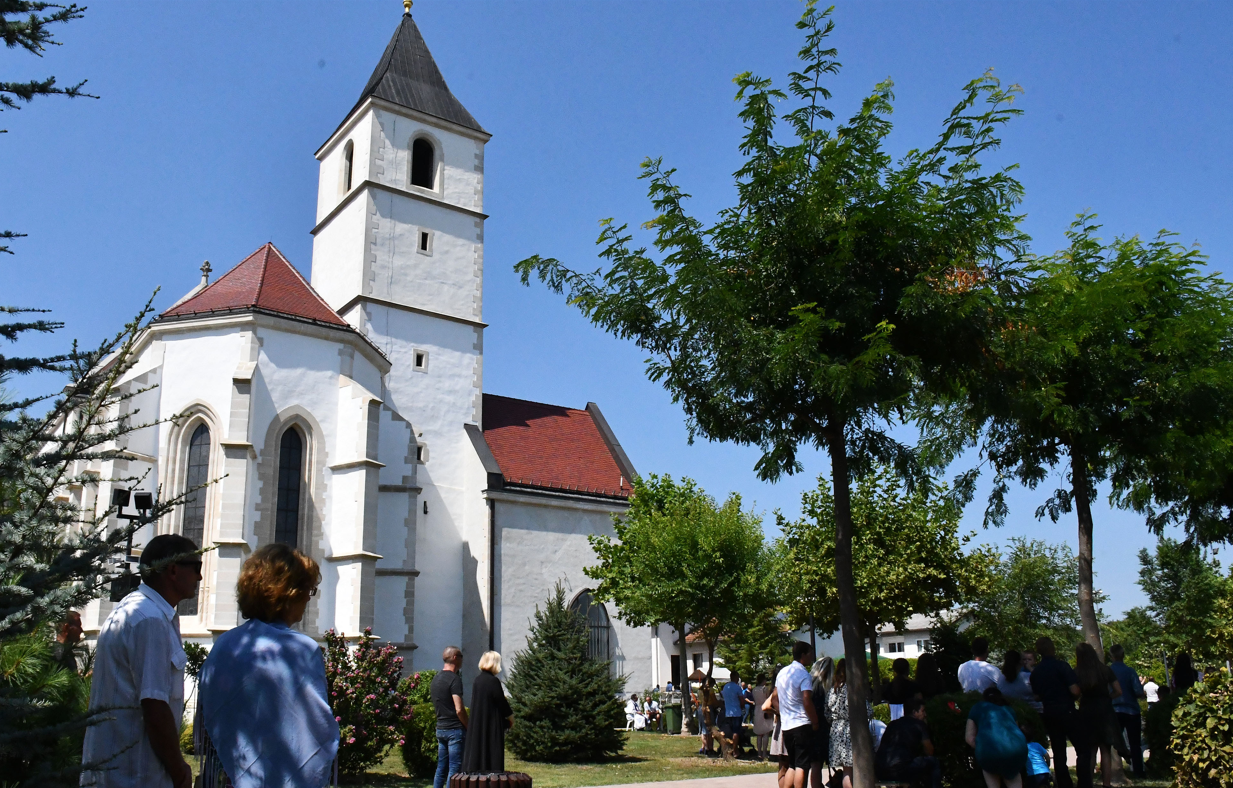 Hodočasnici na molitvu Djevici Mariji putuju u po cijeloj zemlji