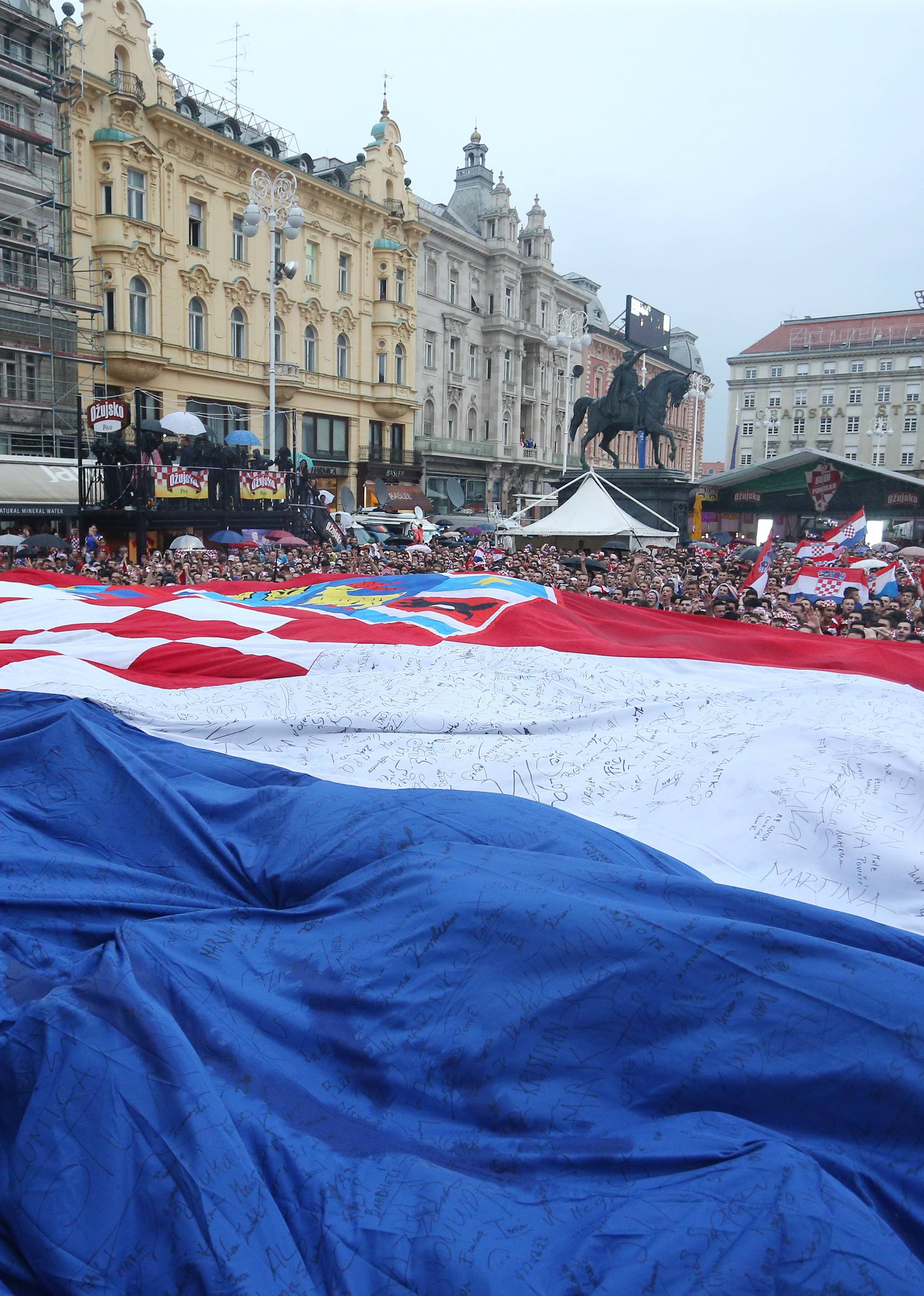 Idemo u finale! Ludnica na ulicama, cijela Hrvatska gori