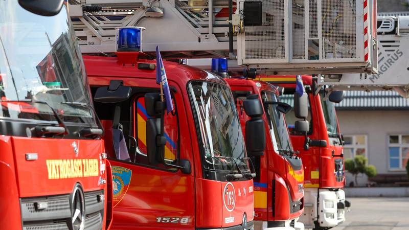 BUKTINJA U ZAGREBU Aparat za gašenje eksplodirao, jedan vatrogasac-zaštitar u bolnici...