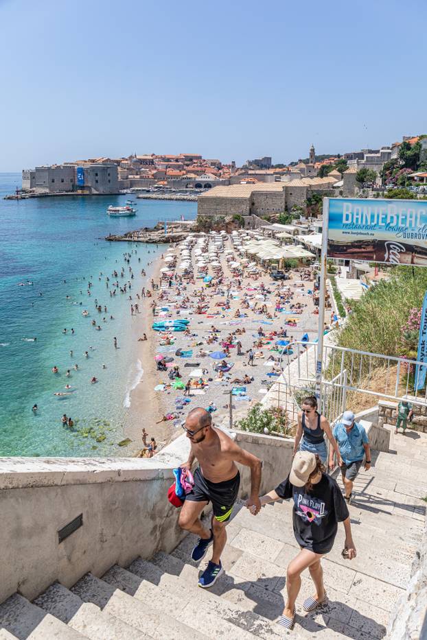 Dubrovnik:  Pune plaže i turističke gužve u gradu