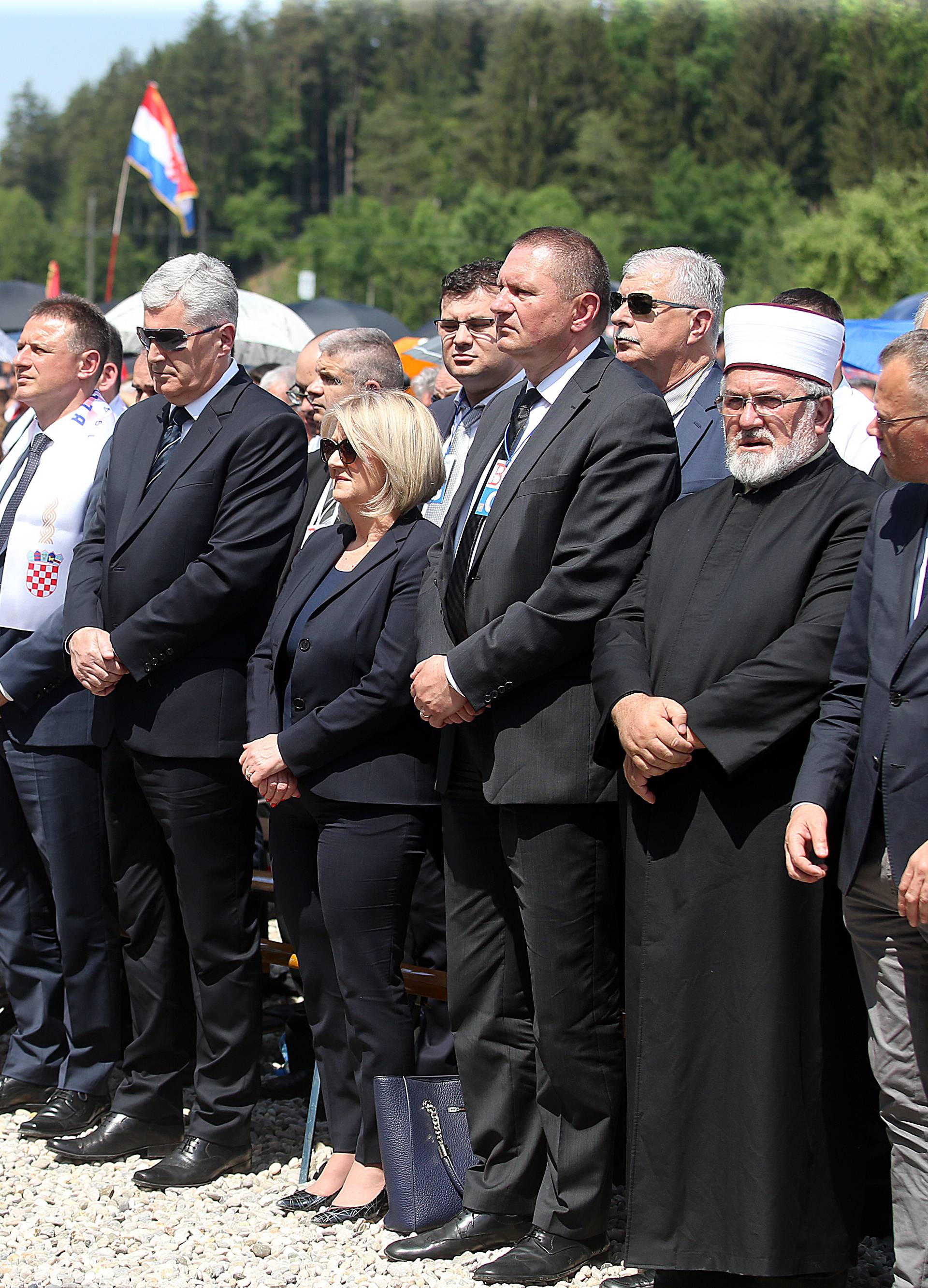 Jandrokovića izviždali: Ovdje smo da odamo počast žrtvama