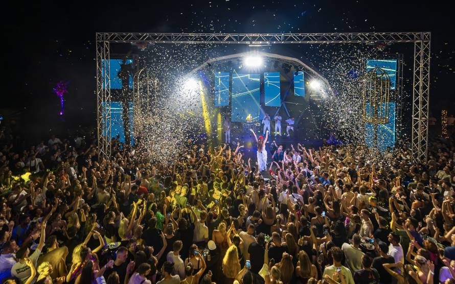 Spektakularno otvaranje sezone na Krku: Pjeva Zdravko Čolić...