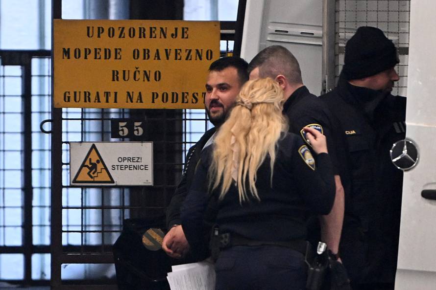 Zagreb: Privođenje uhićenih zbog sumnje u počinjenje koruptivnih i gospodarskih kaznenih djela