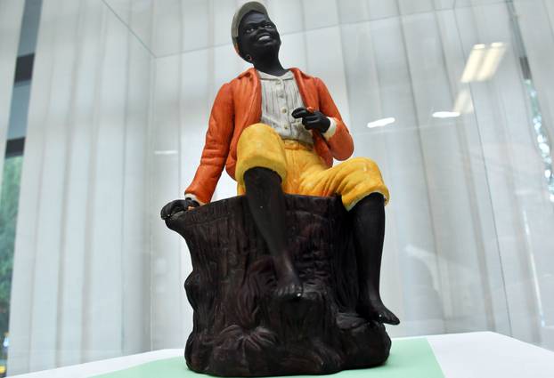 Krhka ljepota porculana: Divni komadi na izložbi u Sl. Brodu