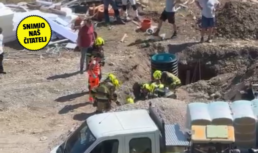 VIDEO Radnik pao u rupu od dva metra u Zagrebu! Spa&scaron;avali ga vatrogasci, stigla je i Hitna