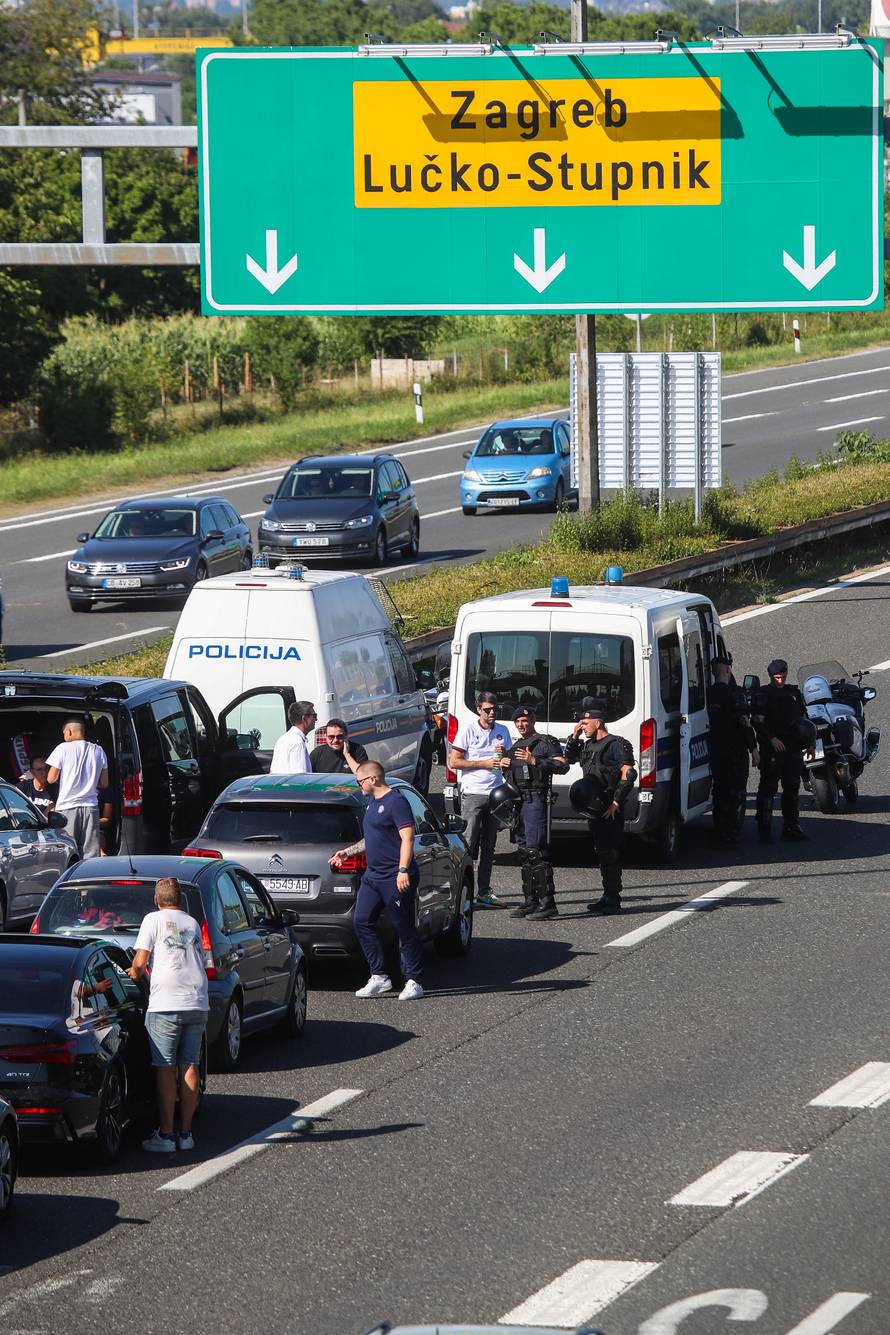 Zagreb: Policija u Lučkom dočekuje Torcidu