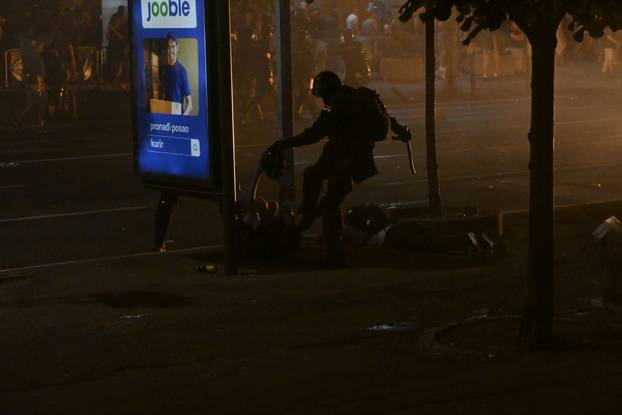 Beograd: Sukob građana i studenata s policijom tijekom prosvijeda