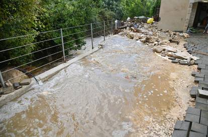 FOTO Pogledajte katastrofalne posljedice poplave u Podgori