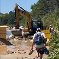 Na pla&zcaron;i ste, a oko vas bageri? &Scaron;aljite fotke radova u sezoni