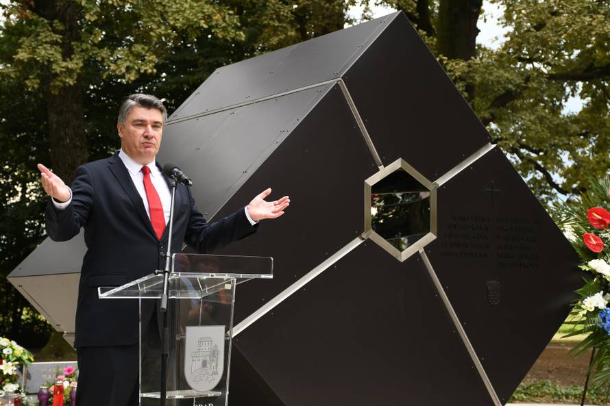 Predsjednik Milanović položio vijenac na Barutani, te sudjelovao na svečanoj sjednici Grada Bjelovara