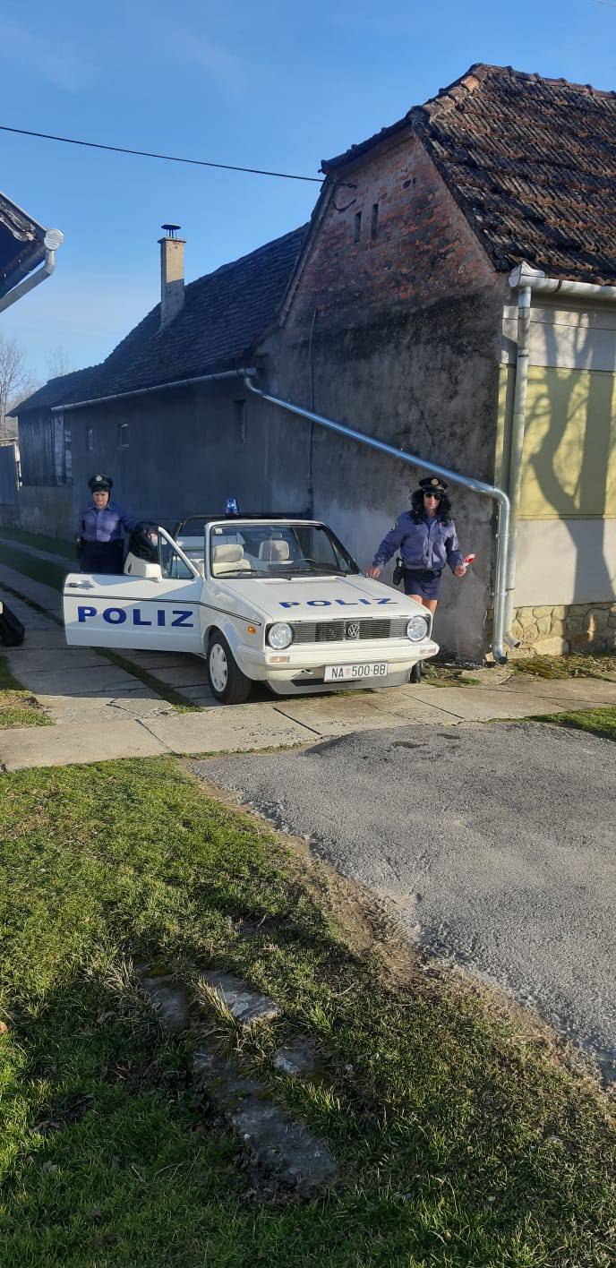 'Seksi policajka' zaustavljala je kolege i naplaćivala im kazne