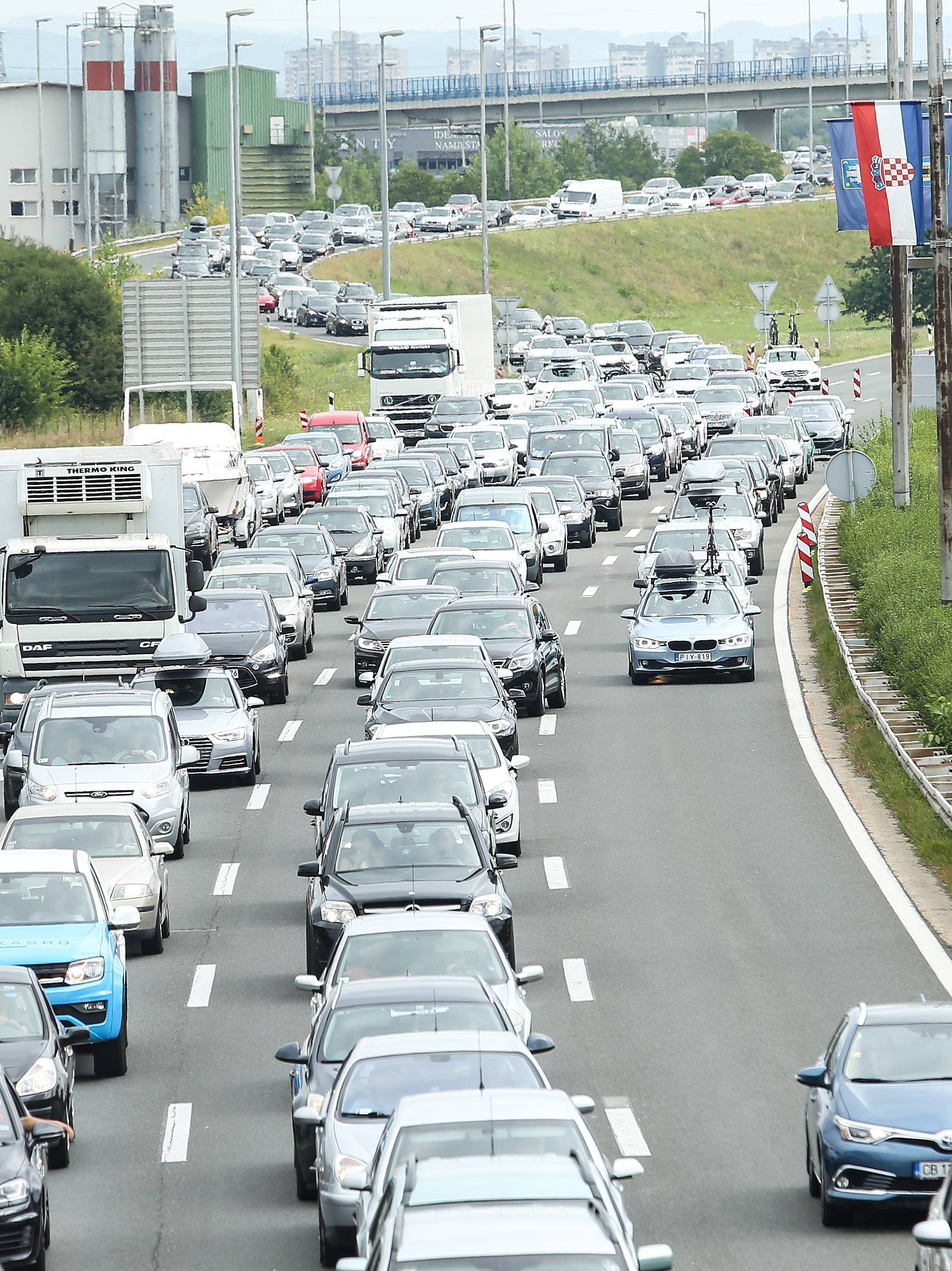 Zagreb: GuÅ¾va na ulasku na autocestu u smjeru mora