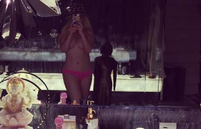Christina objavila prvi selfie u toplesu: 'Ovo je samo početak'