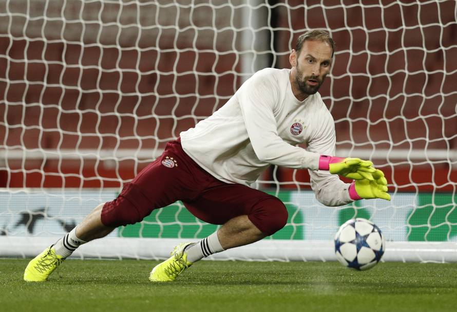 Bayern Munich's Tom Starke during training