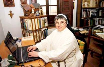 Časna sestra se 'navukla' na Fejs, izbacili je iz samostana