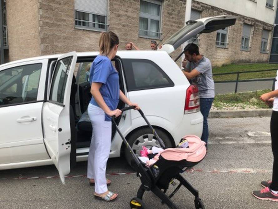 Sijamske blizanke iz Virovitice već govore i  stalno zovu tatu!