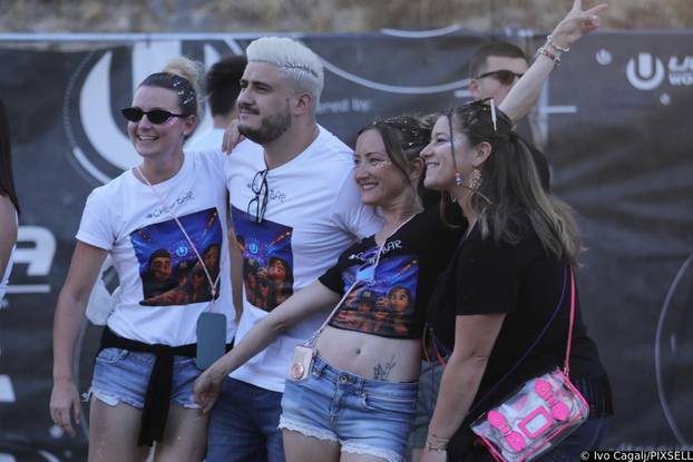 Split: Dolazak posjetitelja na stadion Park Mladeži na kojem započinje Ultra 2025.
