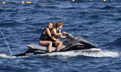 ARHIVA - Dubrovnik, 2009. Luka Modri? uživao s djevojkom Vanjom Bosni? na jet skiju