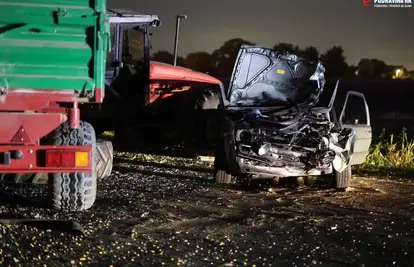 FOTO Dvoje ozlijeđeno u sudaru auta i traktora u Koprivnici