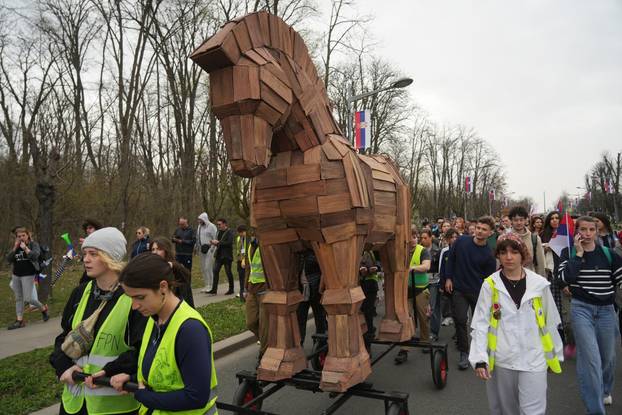 Beograd: Studenti Fakulteta likovnih umjetnosti i Fakulteta političkih znanosti izradili su Trojanskog konja 